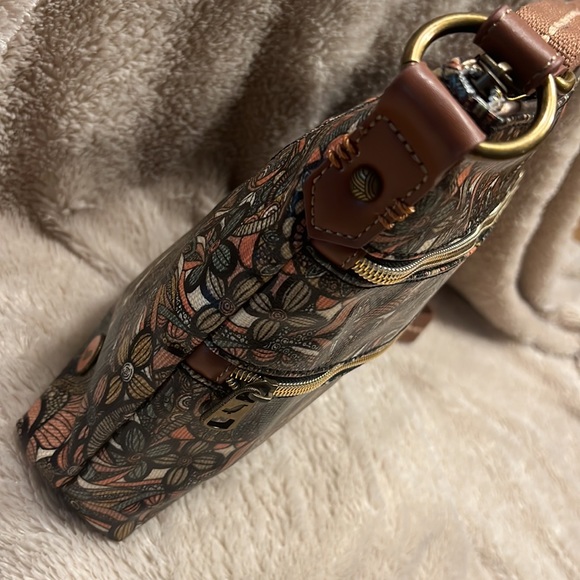 SAKROOTS Artist Circle City Crossbody - Picture 7 of 17